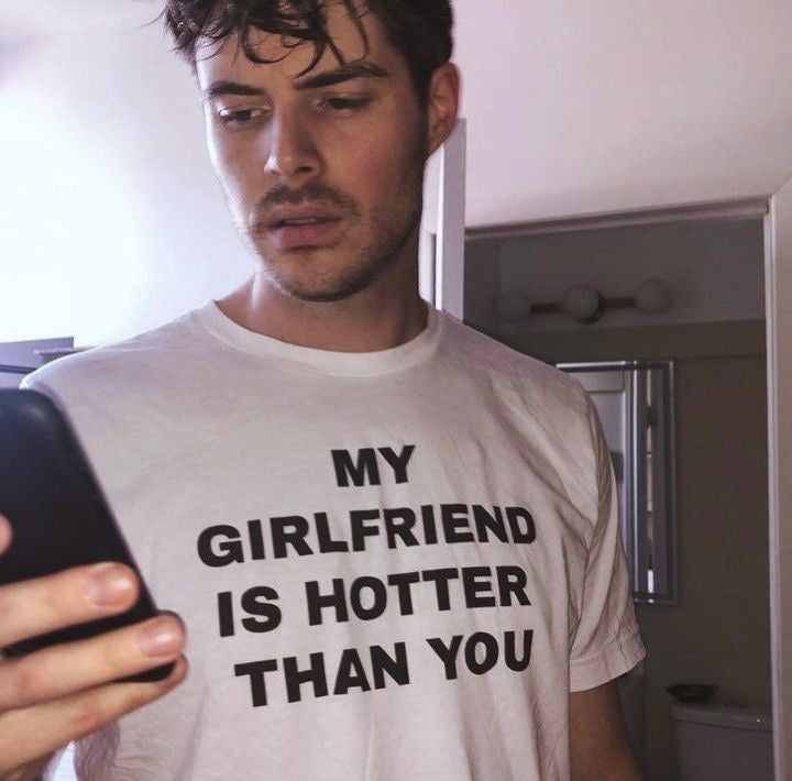 My Girlfriend is Hotter Than You Unisex Baskılı T-Shirt