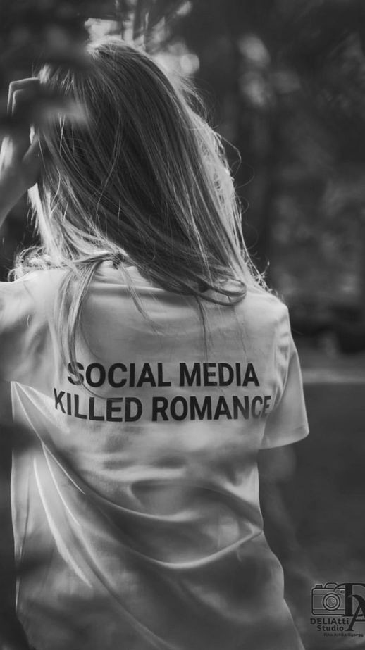 Social Media Killed Romance Baskılı Unisex T-Shirt