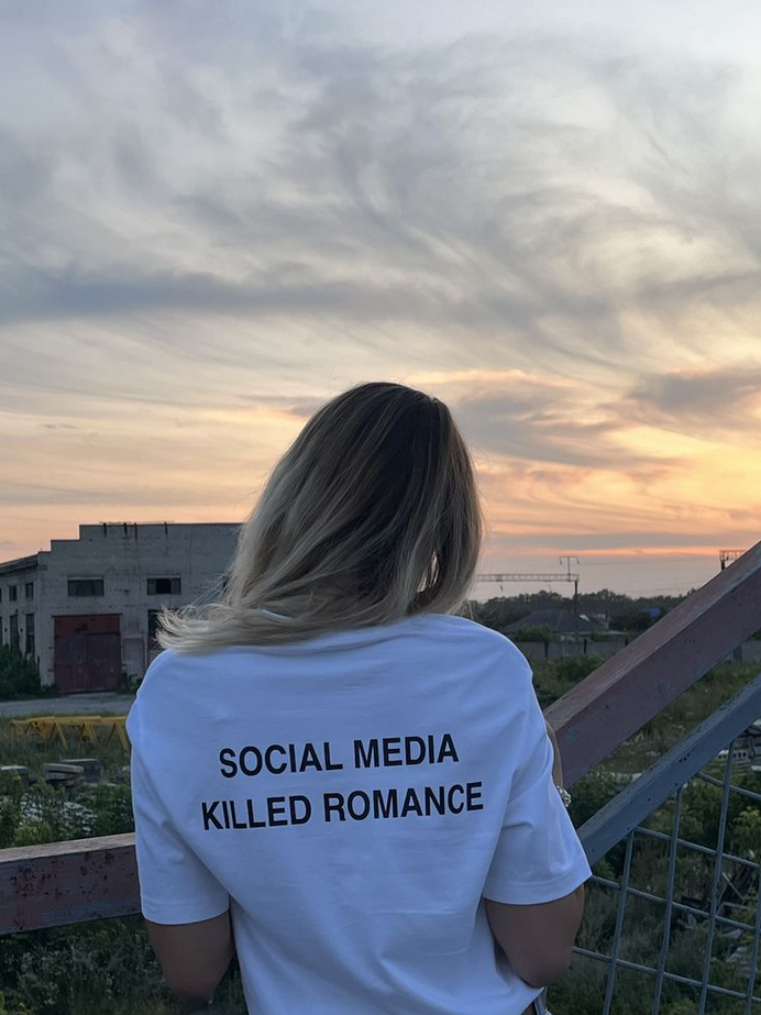 Social Media Killed Romance Baskılı Unisex T-Shirt