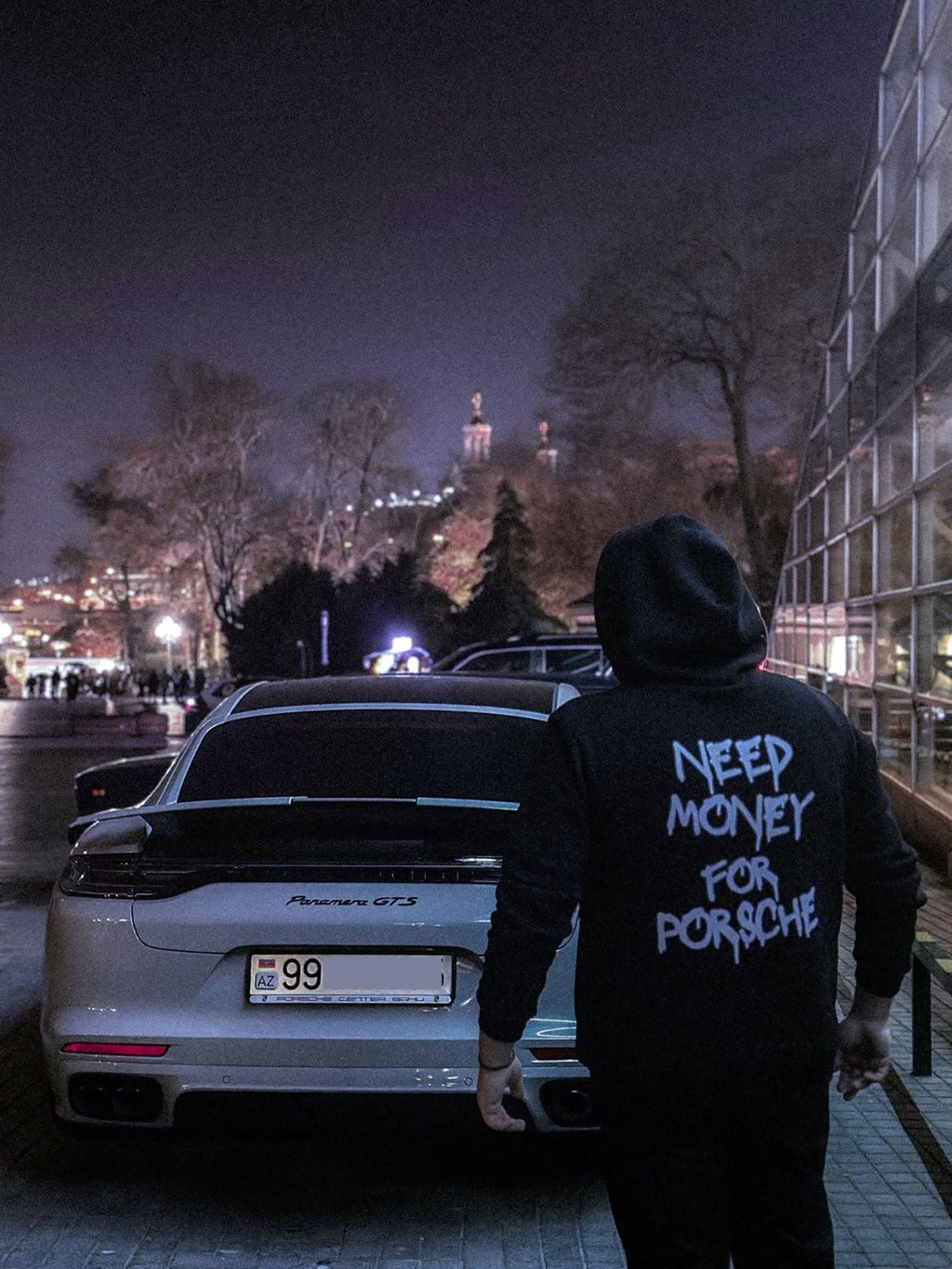 Need Money For Porsche Yazılı Hoodie — Siyah