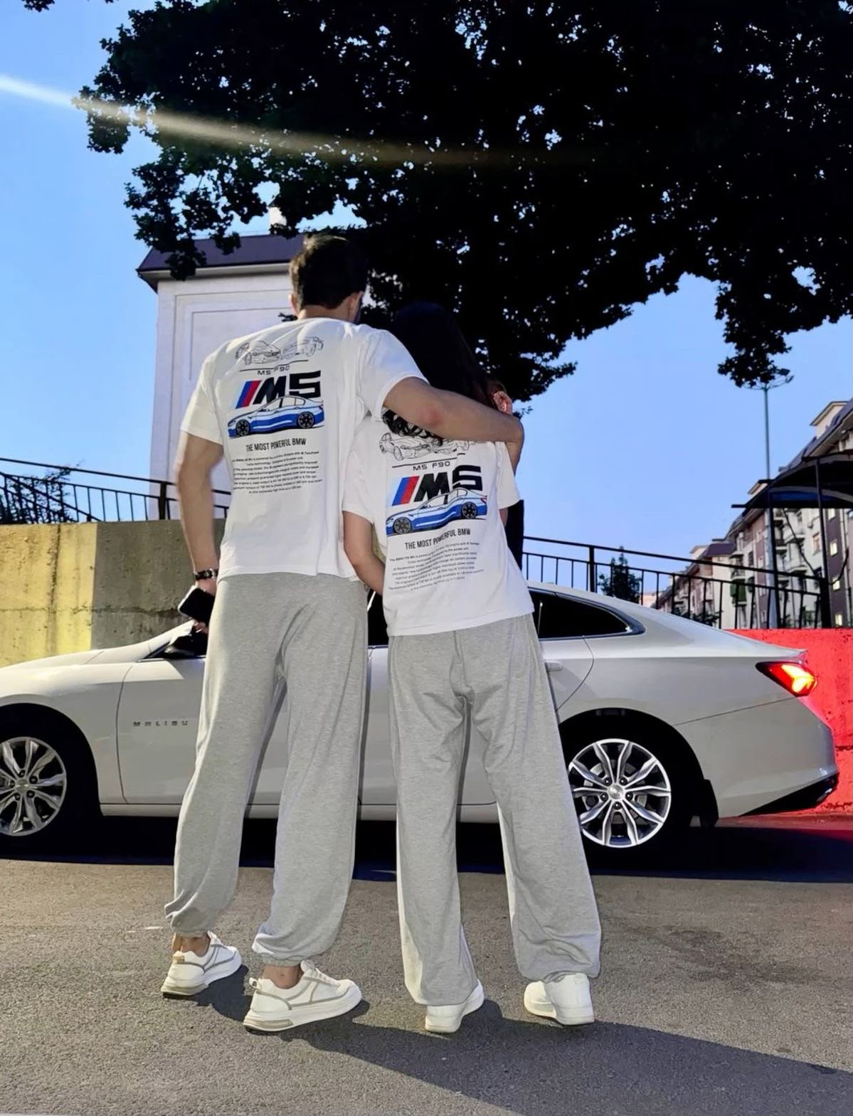 M5 Otomobil Grafik T-Shirt — Beyaz
