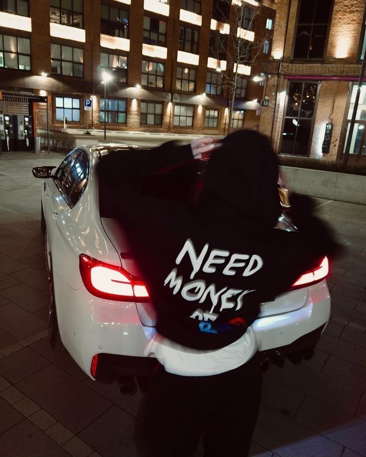 Need Money For BMW Renkli Yazılı Hoodie — Siyah