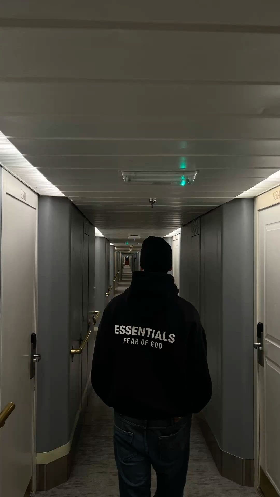 Essentials Yazılı Hoodie — Siyah