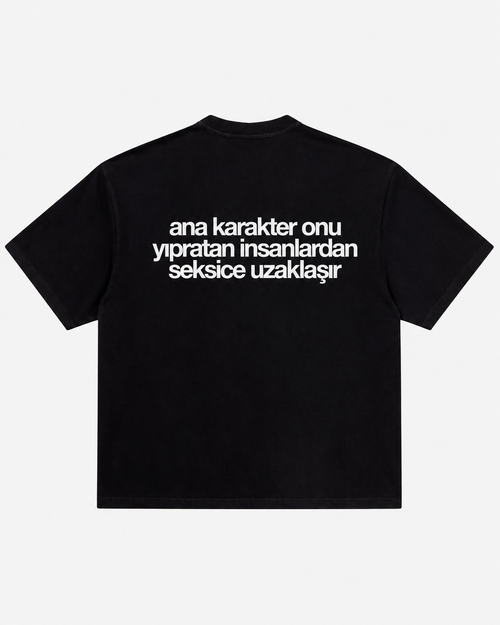 Ana karakter onu yıpratan insanlardan seksice uzaklaşır siyah tişört arka baskı