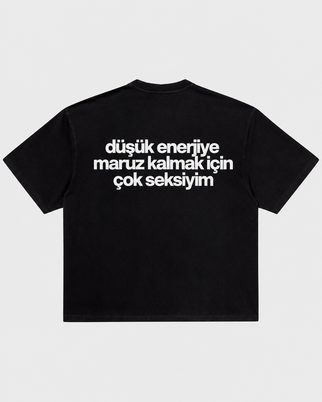 Düşük enerjiye maruz kalmak için çok seksiyim siyah tişört arka baskı
