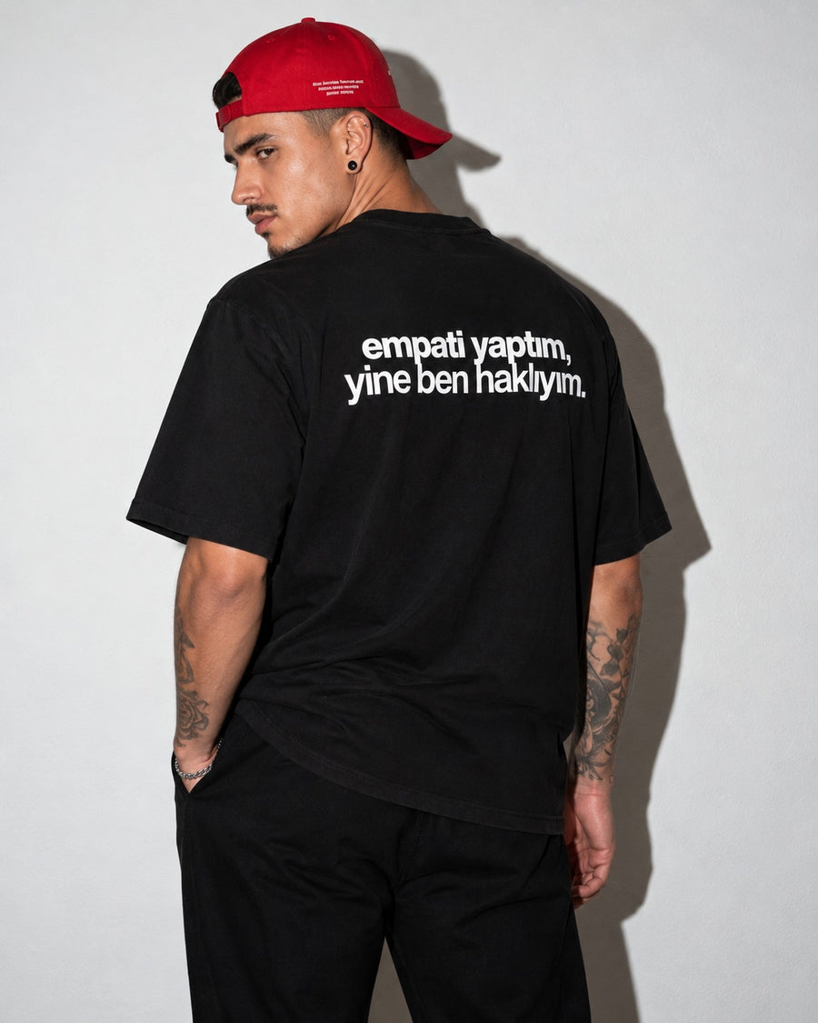 Empati Yaptım, Yine Ben Haklıyım T-Shirt — Siyah — Erkek model