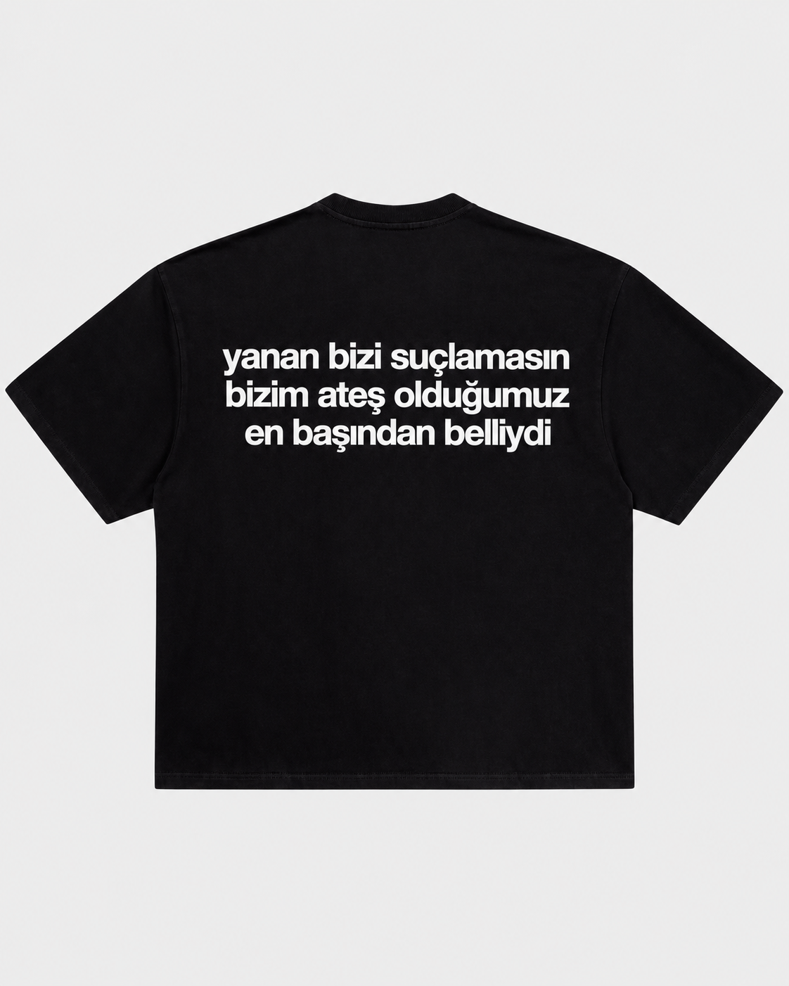 Yanan bizi suçlamasın siyah tişört arka baskı